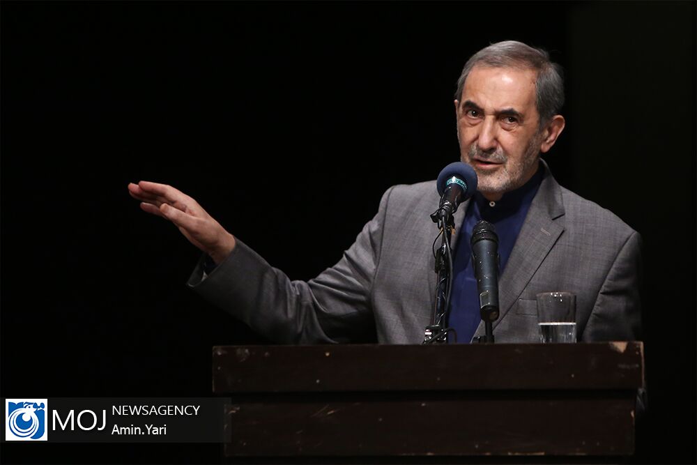رونمایی از کتاب انقلاب چهل ساله/ علی اکبر ولایتی