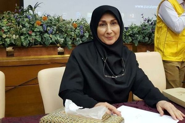 سیما لیموچی رئیس کمیته جهانی پاراتنیس روی میز شد