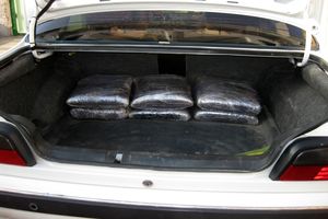 کشف 40 کیلو تریاک از سواری پژو پارس در شهرضا 