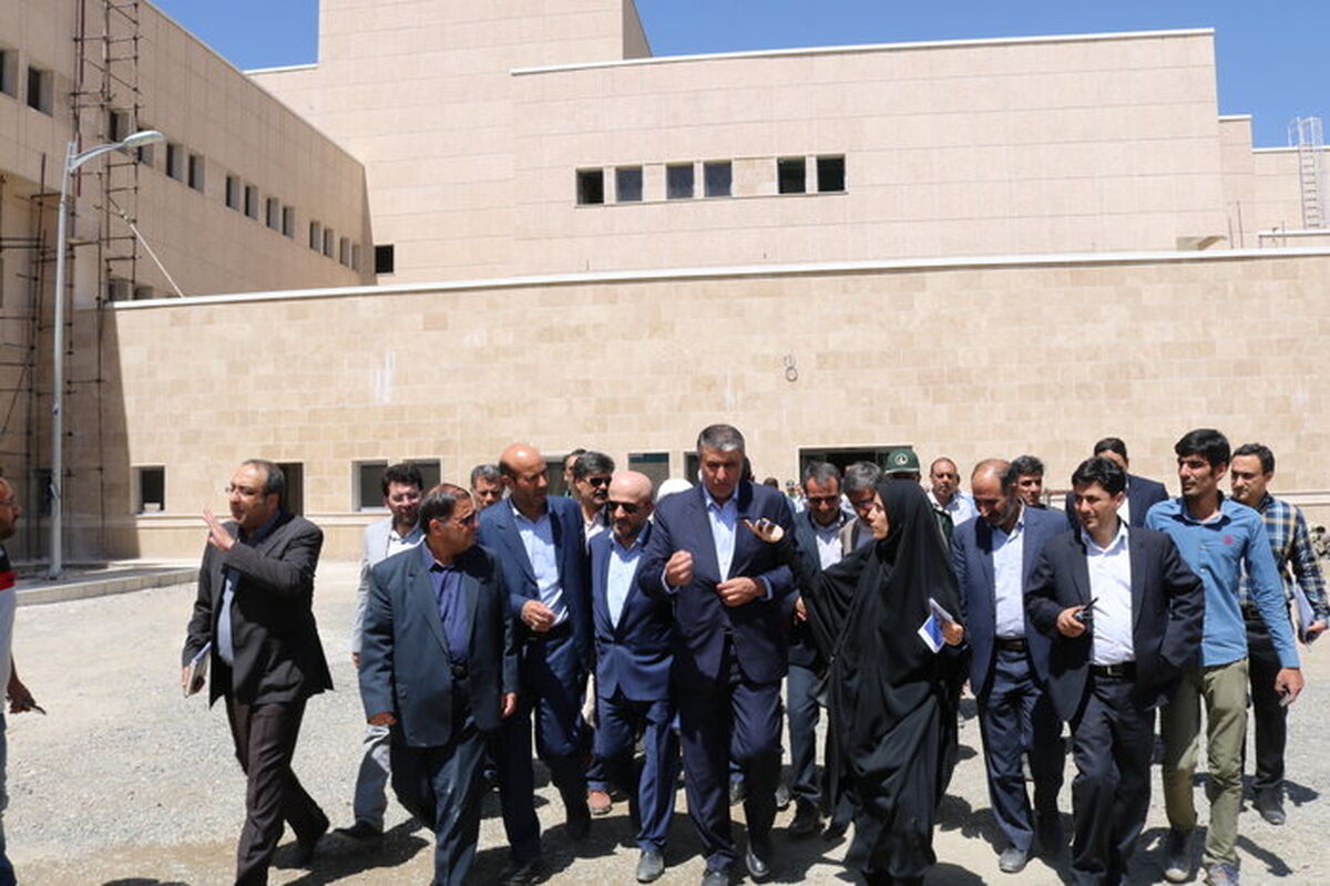 وزیر راه و شهرسازی در همدان