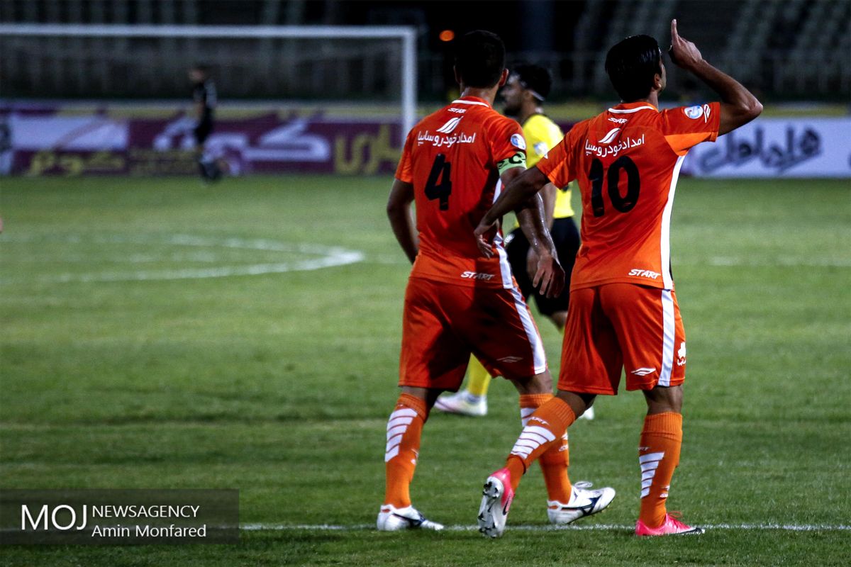 دیدار تیم های فوتبال سایپا و پارس جم