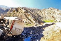 تریلر عراقی حامل بنزین سوپر در جاده پلدختر - اندیمشک واژگون شد