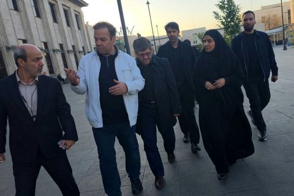 وزیر راه و شهرسازی در ایستگاه راه آهن تهران حضور یافت