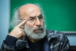 رئیس سازمان سینمایی از کیانوش عیاری در بیمارستان عیادت کرد