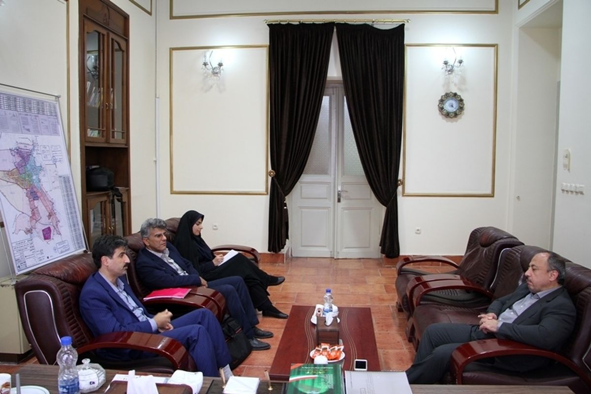 دیدار با شهردار زشت