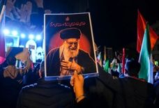 چشم‌های بی‌قرار تهران در انتظار آخرین دیدار با رهبر شهید