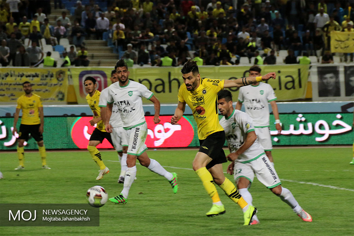 دیدار تیم های فوتبال سپاهان اصفهان و ماشین سازی تبریز