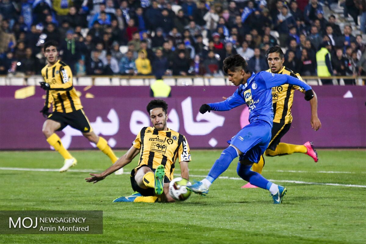 دیدار تیم های استقلال تهران و سپاهان اصفهان