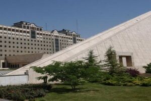 ساختمان مجلس در کنترل نیروهای امنیتی قرار دارد