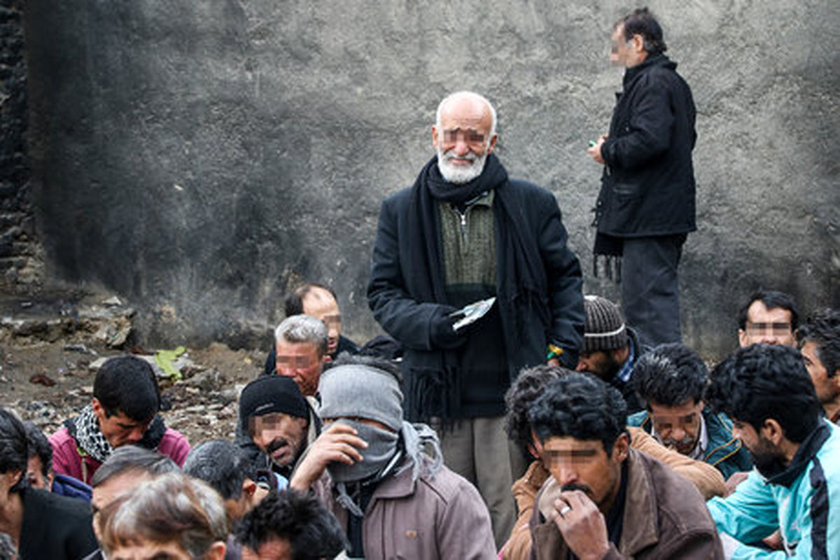 معتاد متجاهر