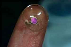 اختراع اولین لنز تماسی بی‌سیم OLED جهان