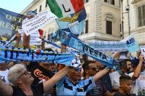 آژیر قرمز در گیشه بلیت فروشی آبی‌های شهر رم