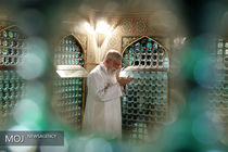 غبار روبی مضجع مطهر حضرت امام رضا (ع) با حضور مقام معظم رهبری