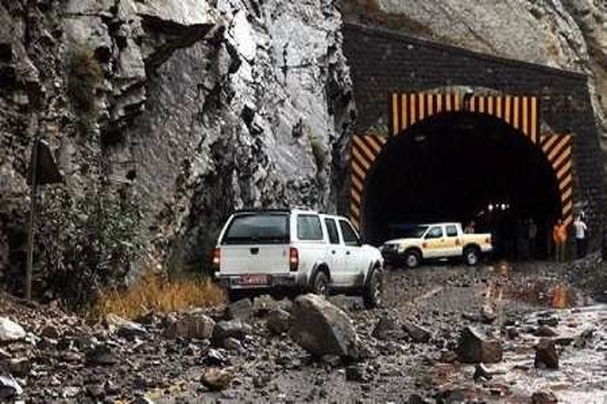 ریزش کوه جاده هراز