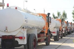 ستاد اجرایی فرمان امام، ۹۰ هزار بطری آب و تانکرهایی با ظرفیت ۱۱۰ هزار لیتر در مناطق بحرانی یزد توزیع کرد