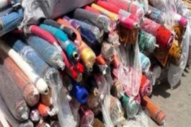 کشف 140 طاق پارچه قاچاق در اصفهان/ توقیف همزمان 8 دستگاه پژو پارس