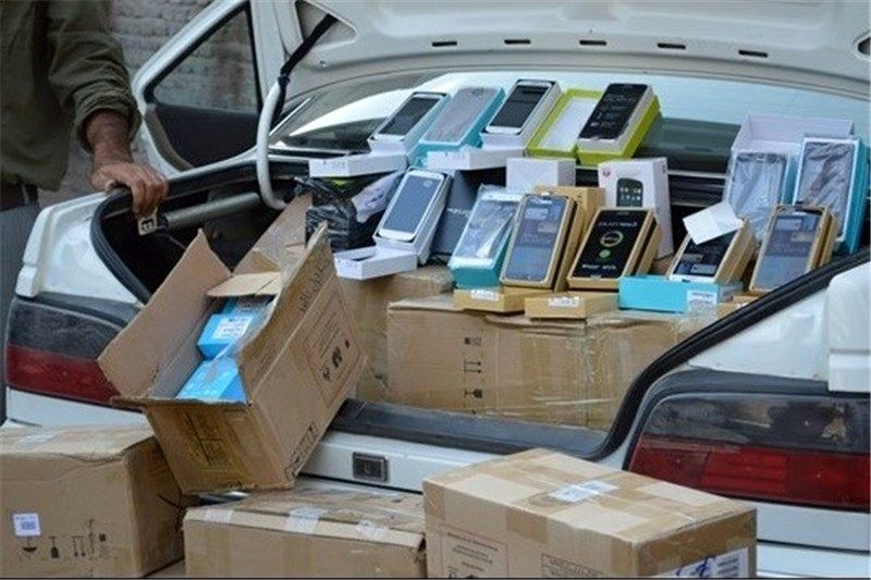 50 گوشی فاقد مجوز گمرکی کشف و تحویل تعزیرات شد