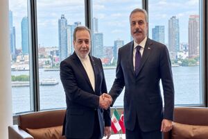 وزیران خارجه ایران و ترکیه گفتگو کردند