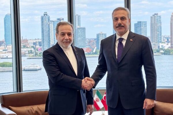 وزیران خارجه ایران و ترکیه گفتگو کردند