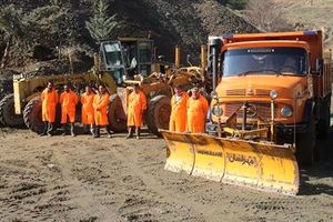 بازگشایی و برف روبی معابر توسط ۱۰ هزار نیروی خدمات شهری