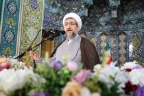 مسئولان برای حل مشکلات معیشت مردم تلاش کنند