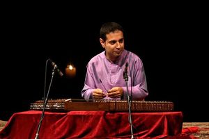 یک مجموعه موسیقایی به توصیه «حسین دهلوی» منتشر شد