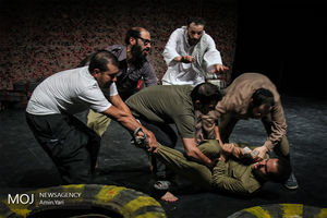 نمایش پچپچه های پشت خط نبرد