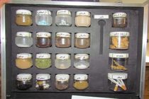 بازدید قضات دیوان عالی از آزمایشگاه مرکزی مبارزه با مواد مخدر