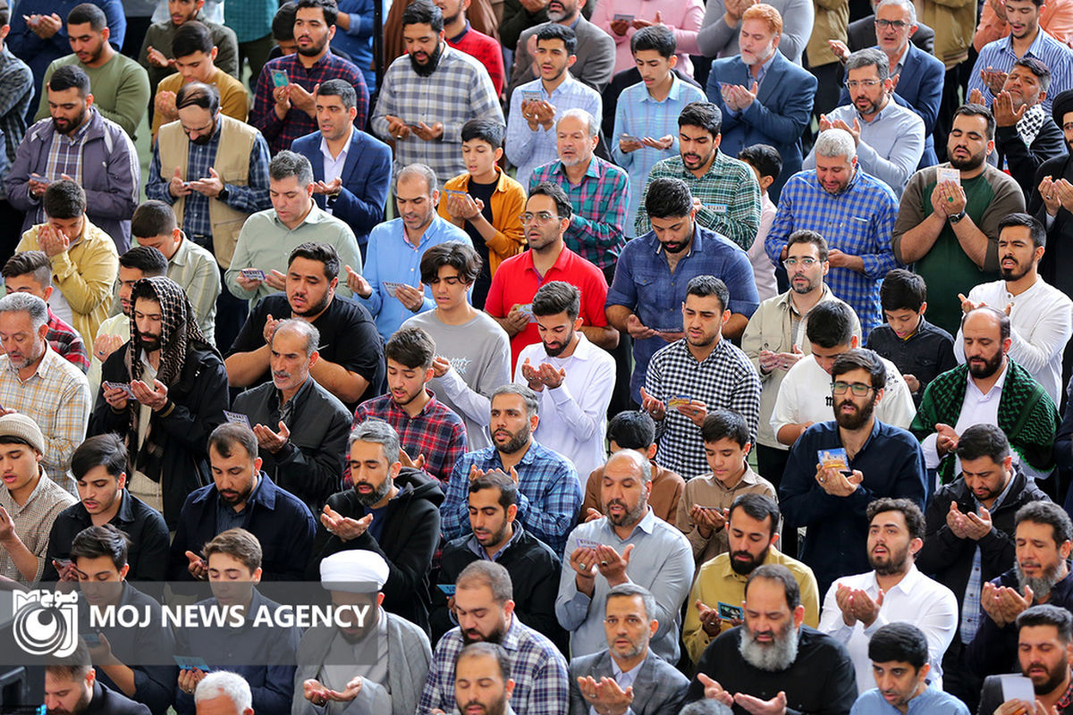 اقامه نماز عید فطر به امامت مقام معظم رهبری