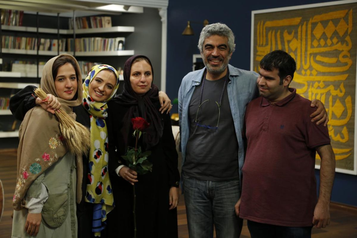 گلاره عباسی در کتاب باز