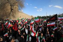 بیعت با سومین رهبر انقلاب/ شیراز یک صدا، لبیک یا خامنه ای 