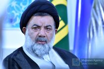 برخی جریانات به دنبال انحراف نهضت عاشورا هستند/باید منبر روحانیون در محرم و صفر امیدآفرین باشد