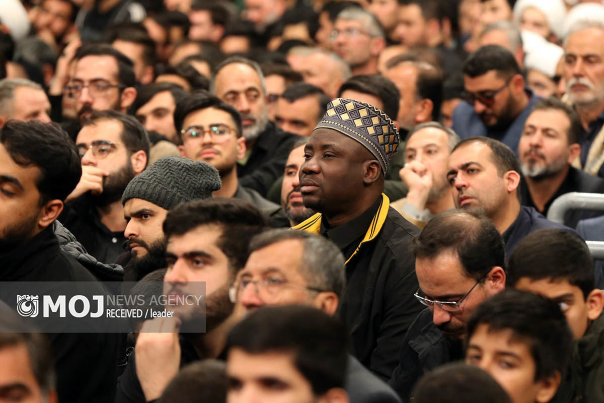 اولین شب مراسم عزاداری حضرت فاطمه‌زهرا سلام‌الله‌علیها در حسینیه امام خمینی(ره)