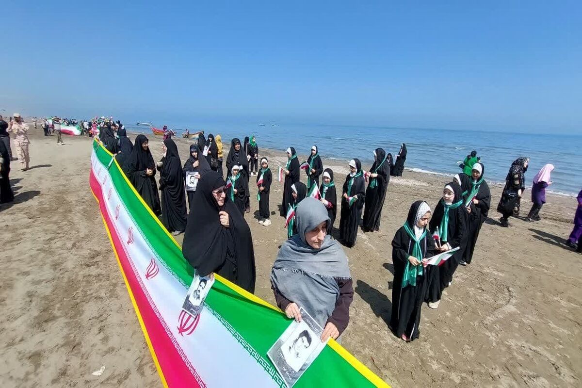 زنجیره انسانی در سواحل مازندران 