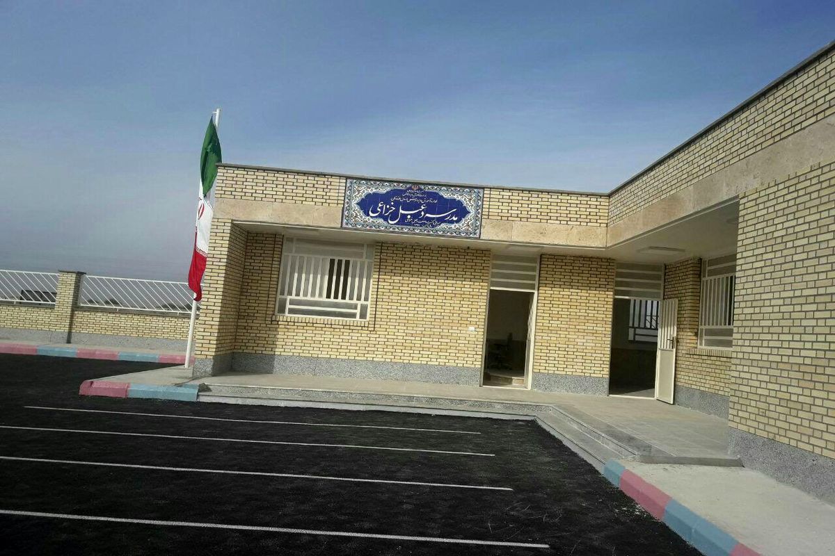 ساخت مدرسه در روستای مبارکه 3