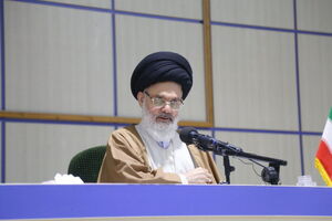 آیت الله فاضل از شخصیت های بارز عصر حاضر است 