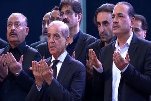 ادای احترام نخست‌وزیر و فرمانده ارتش پاکستان به رهبر شهید انقلاب + فیلم