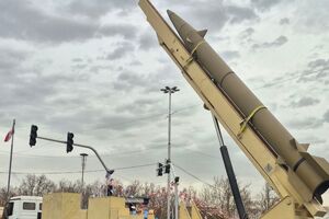 تصاویری از موشک‌های ایرانی در مسیر راهپیمایی ۲۲ بهمن تهران + فیلم