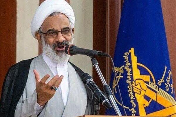 نماینده ولی فقیه در سپاه درگذشت والده همسر سپهبد شهید سلامی را تسلیت گفت