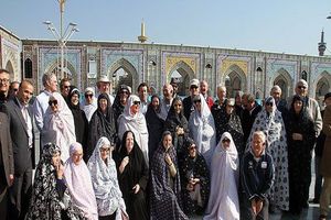 مشرف شدن ۳۶۹ غیر مسلمان به حرم مطهر رضوی