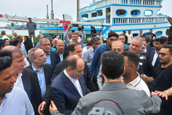 وزیر جهاد کشاورزی از اسکله صیادی پشت شهر بندرعباس بازدید کرد
