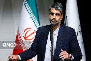 دست روی ماشه، همان دست مذاکره‌کننده و پرچم‌دار خیابان است