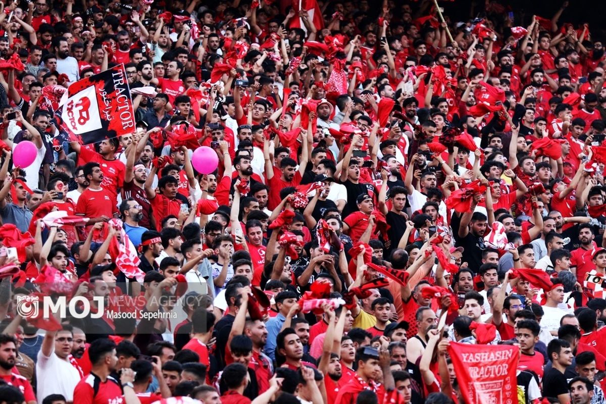 دیدار تیم های فوتبال تراکتور سازی تبریز و پرسپولیس تهران