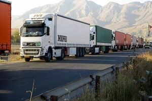 گمرک خواستار تسریع و تسهیل در انجام تشریفات گمرکی کامیون های وارداتی موجود شد