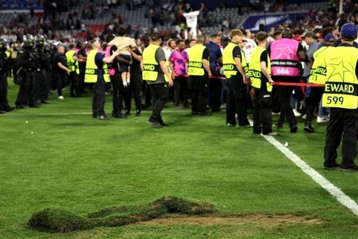 زمین فوتبال