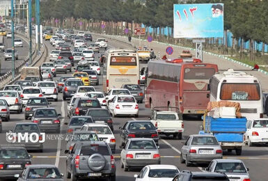 آزادراه‌های قزوین ـ کرج ـ تهران و ساوه ـ تهران زیر بار ترافیک سنگین است