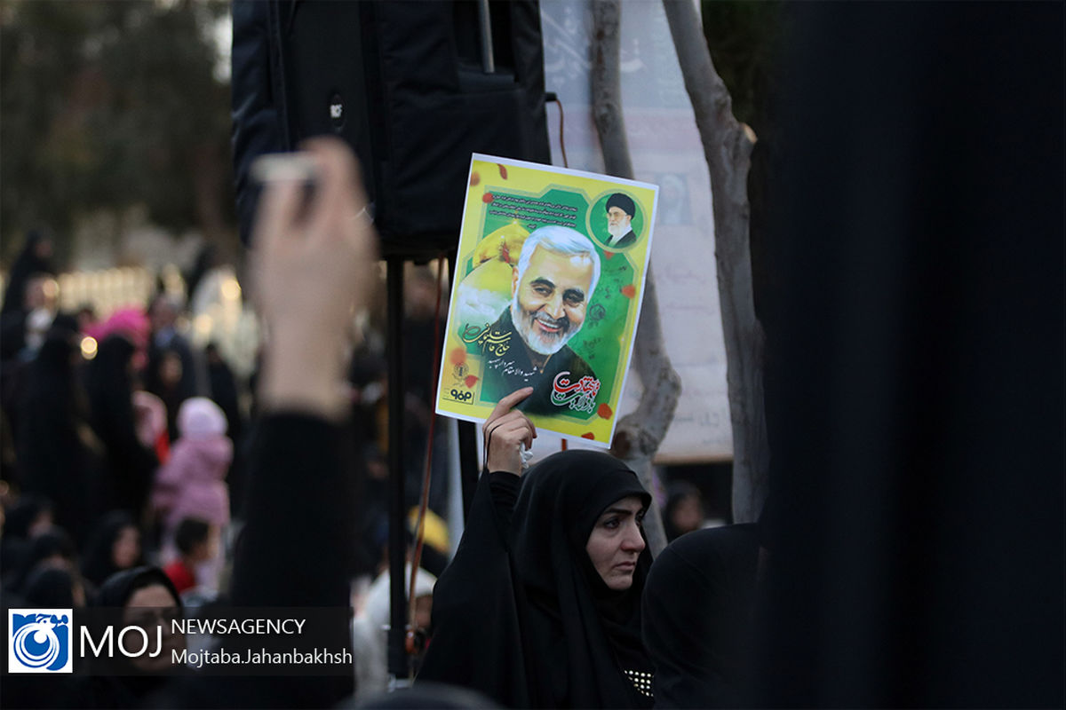 اجتماع جوانان اصفهانی در پی شهادت سردار قاسم سلیمانی