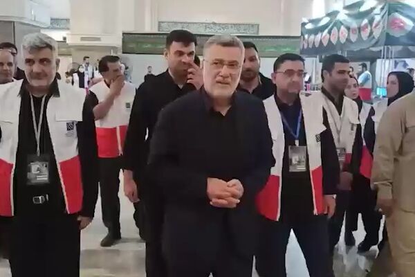 وزیر بهداشت از بیمارستان شهدای سلامت در مصلای امام خمینی(ره) بازدید کرد