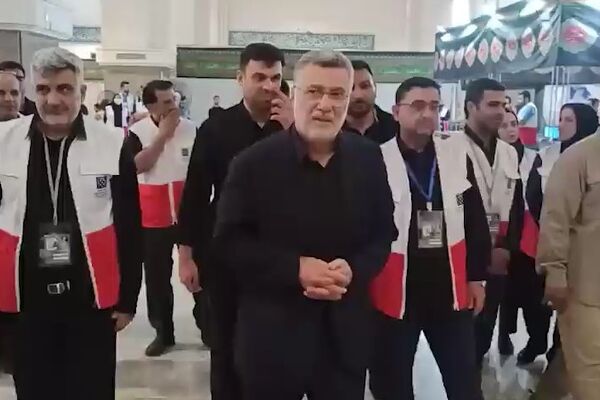 وزیر بهداشت از بیمارستان شهدای سلامت در مصلای امام خمینی(ره) بازدید کرد