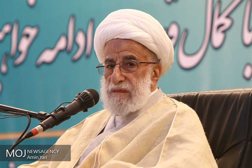 یوم الله ۱۲ بهمن در حرم بنیانگذار جمهوری اسلامی/احمد جنتی دبیر شورای نگهبان